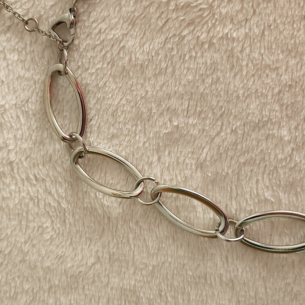 Women's 18.50 inch Three Layer Silver Color Oval Links 1 inch in Size Necklace - Picture 4 of 4